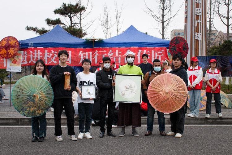 数字创意学院举办“雷锋精神伴我行，非遗文化近我心”志愿服务活动——数字文化创意内容应用服务赋能非遗传承